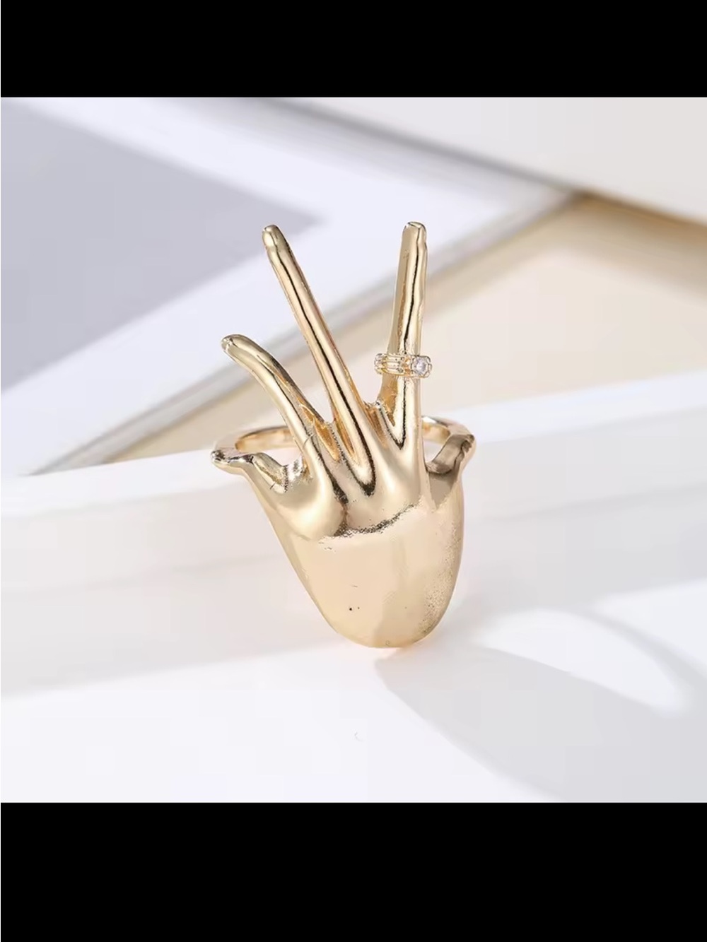 Hand Ring, Adjustable. Gold Tone